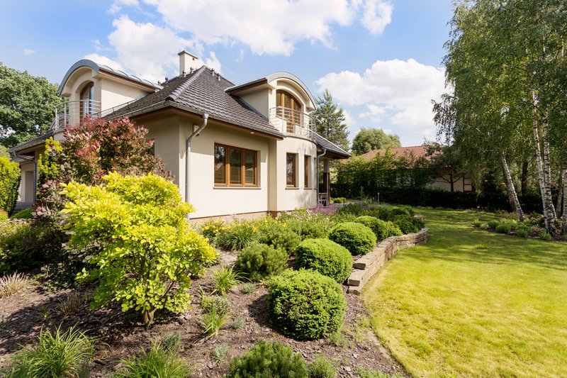 casa con amplio jardin